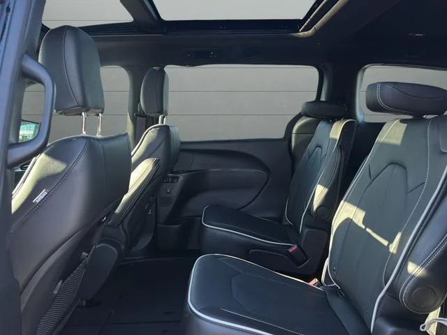 2026 Chrysler Pacifica Limited - Photo 12