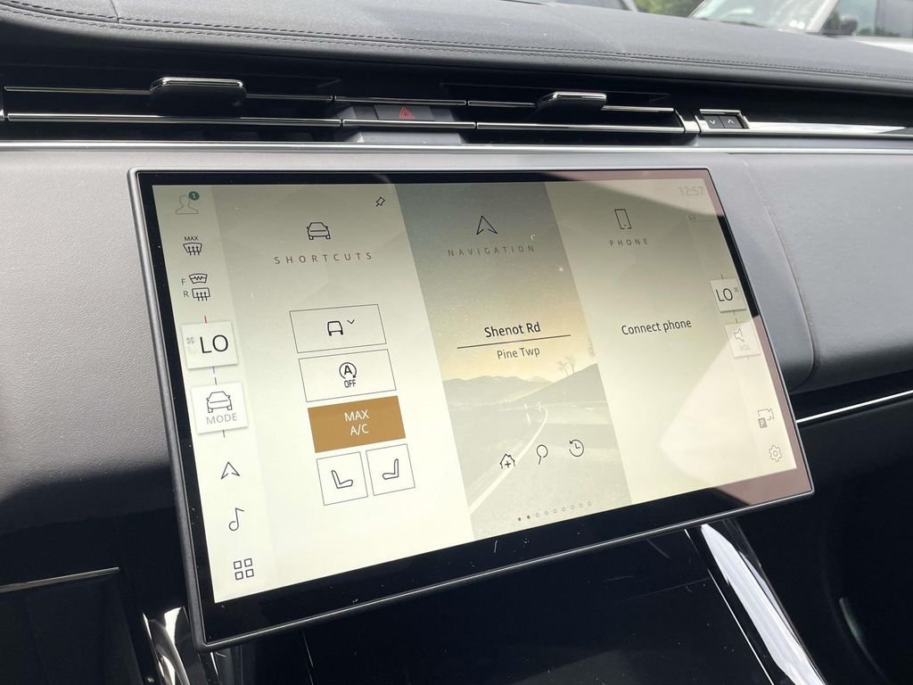 New 2026 Fuji White Land Rover Dynamic SE image 24