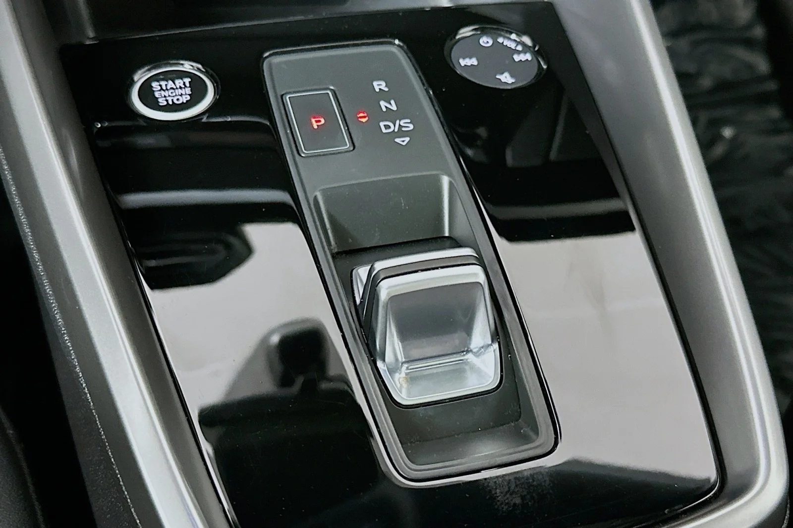 Used 2024 Ibis White Audi Premium image 7