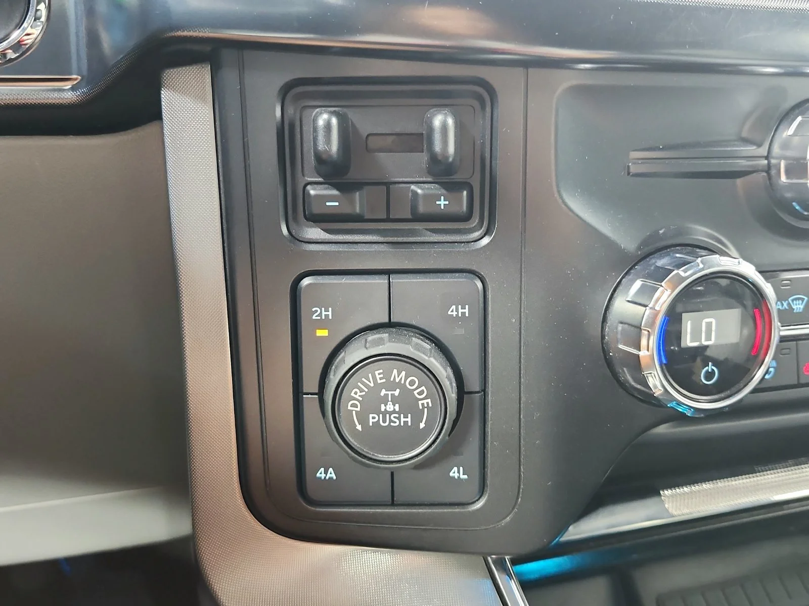 Used 2021 White Ford Limited image 19
