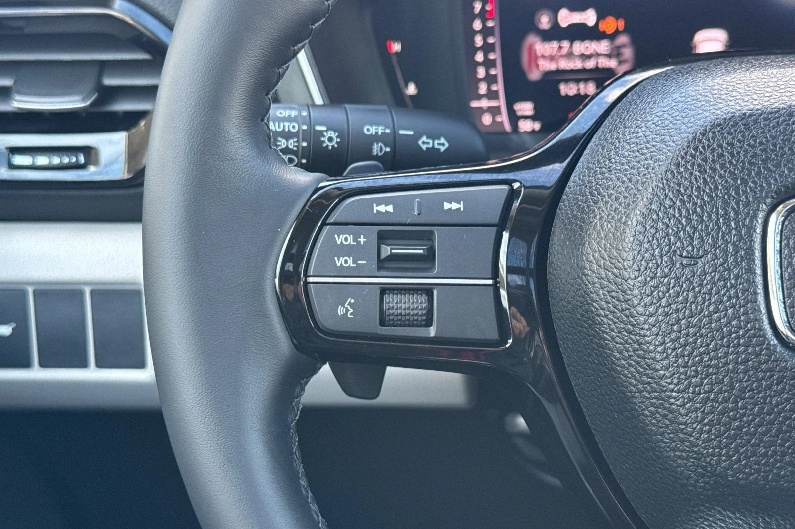 New 2026 Platinum White Pearl Honda AWD Touring image 29