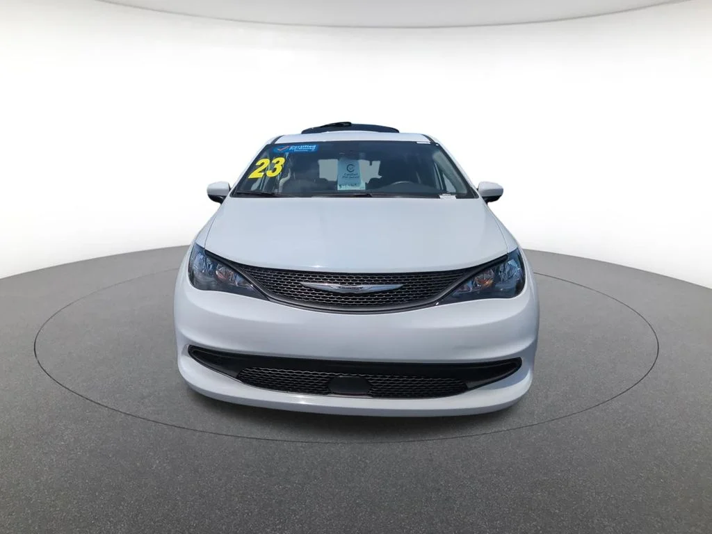 Used 2023 White Chrysler LX image 9