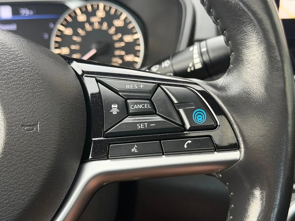 Used 2023 Gray Nissan Platinum image 19