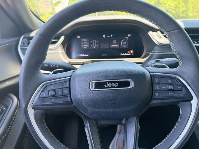 Used 2023 White Jeep Altitude image 17
