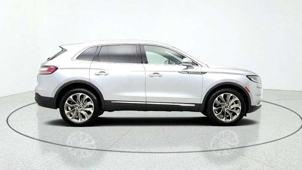 Used 2023 Silver Radiance Metallic Clearcoat Lincoln Reserve AWD w/ 20