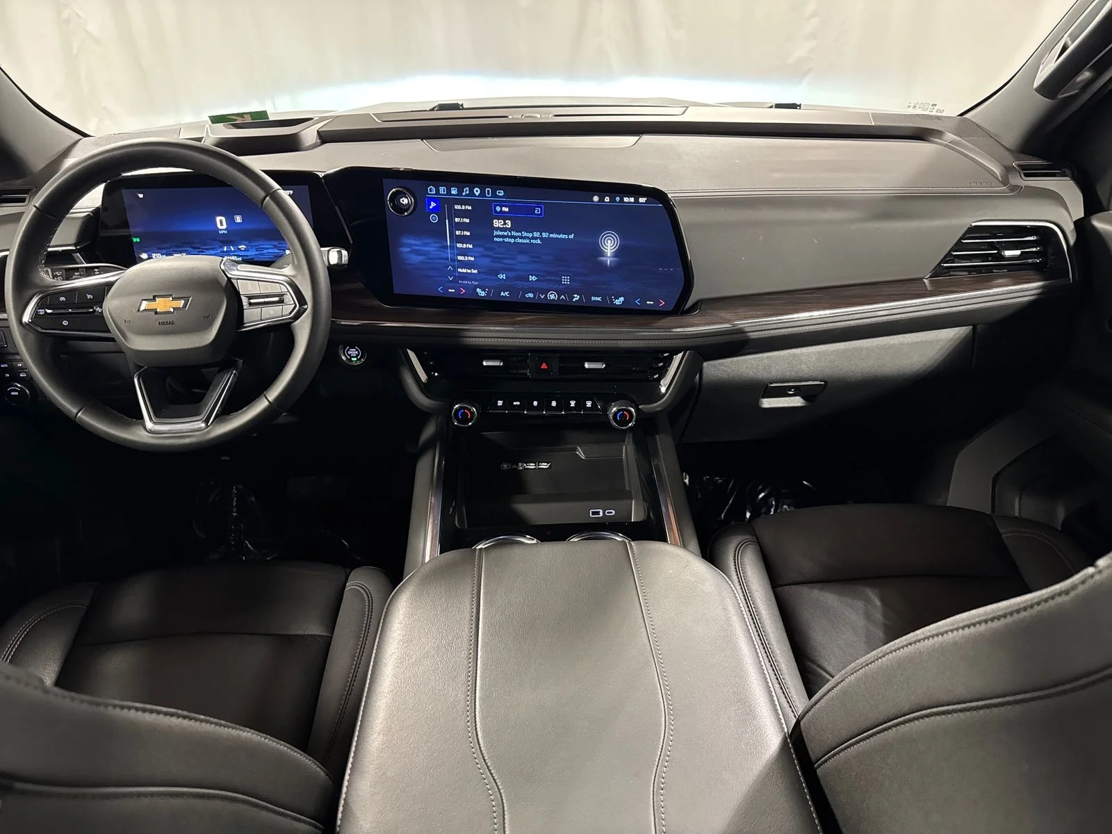 Used 2025 Gray Chevrolet LT image 4