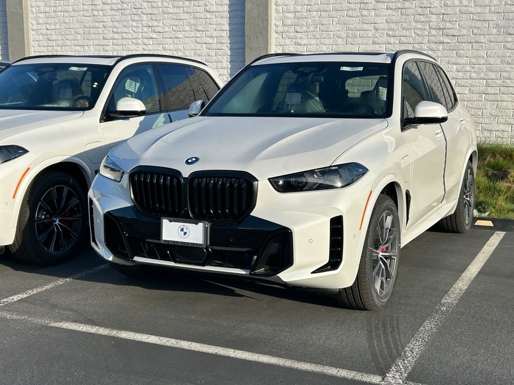 New 2026 Mineral White Metallic BMW xDrive50e image 2