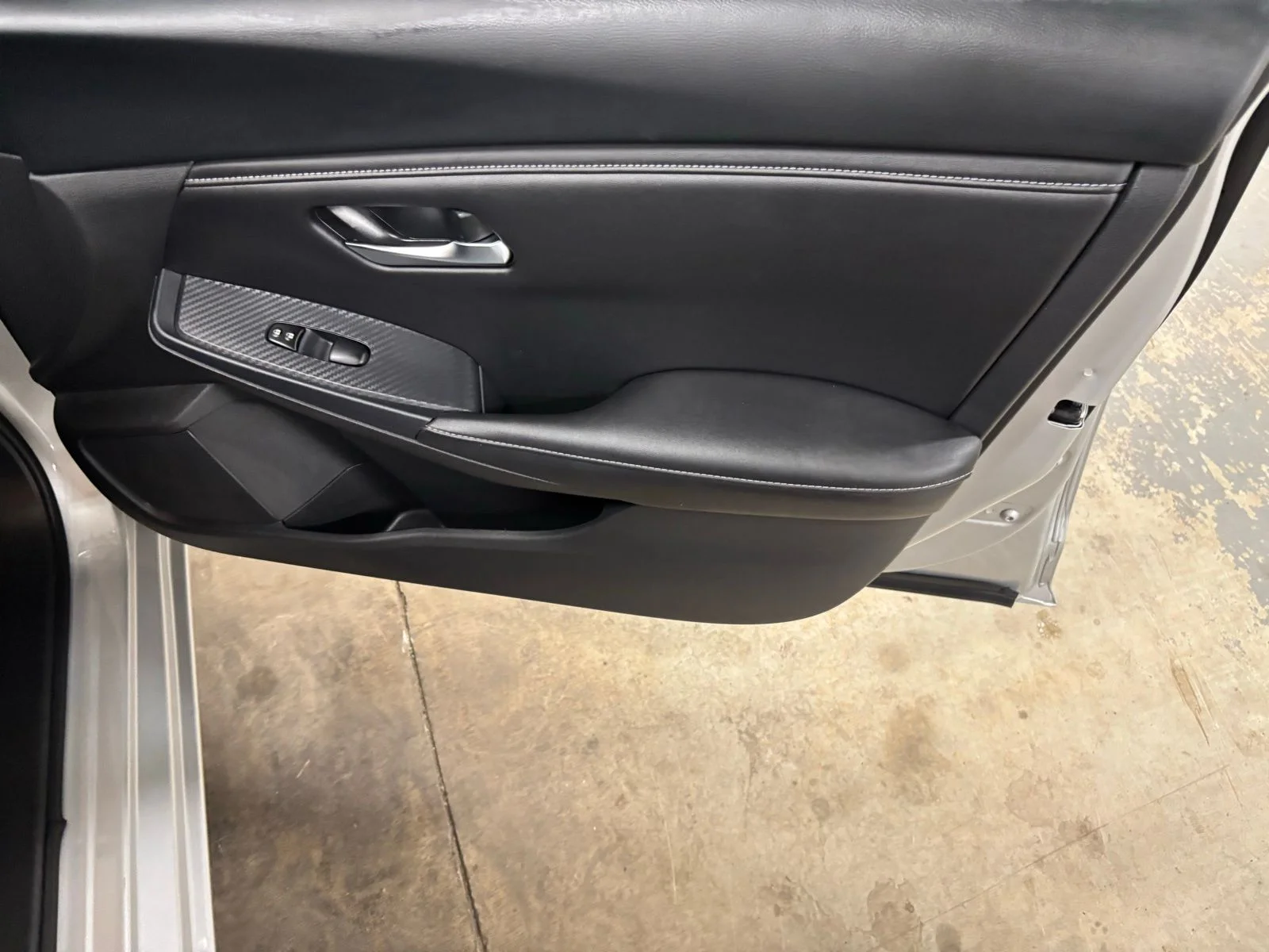 Used 2023 Silver Nissan S image 22