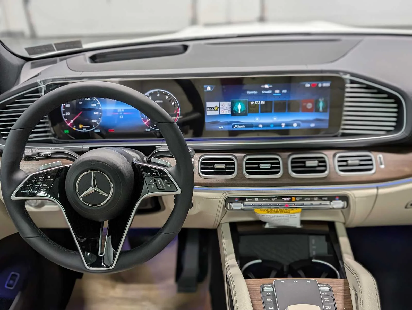 Certified Used 2026 MANUFAKTUR Moonlight White Metallic Mercedes-Benz GLE 580 image 5