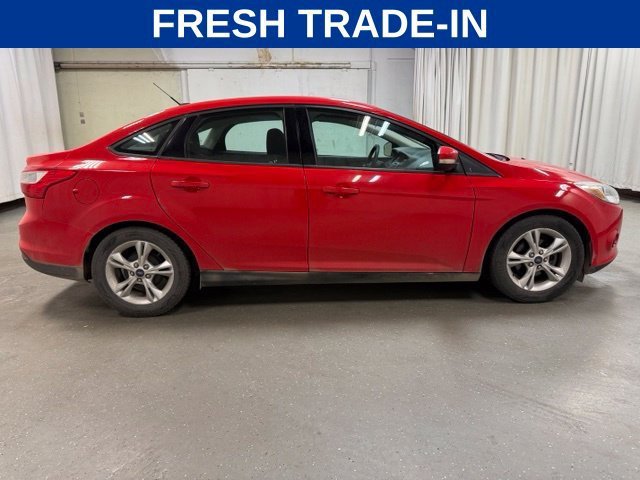 Used 2014 Red Ford SE image 3