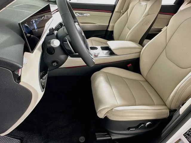 New 2027 White Genesis 2.5T Select image 10