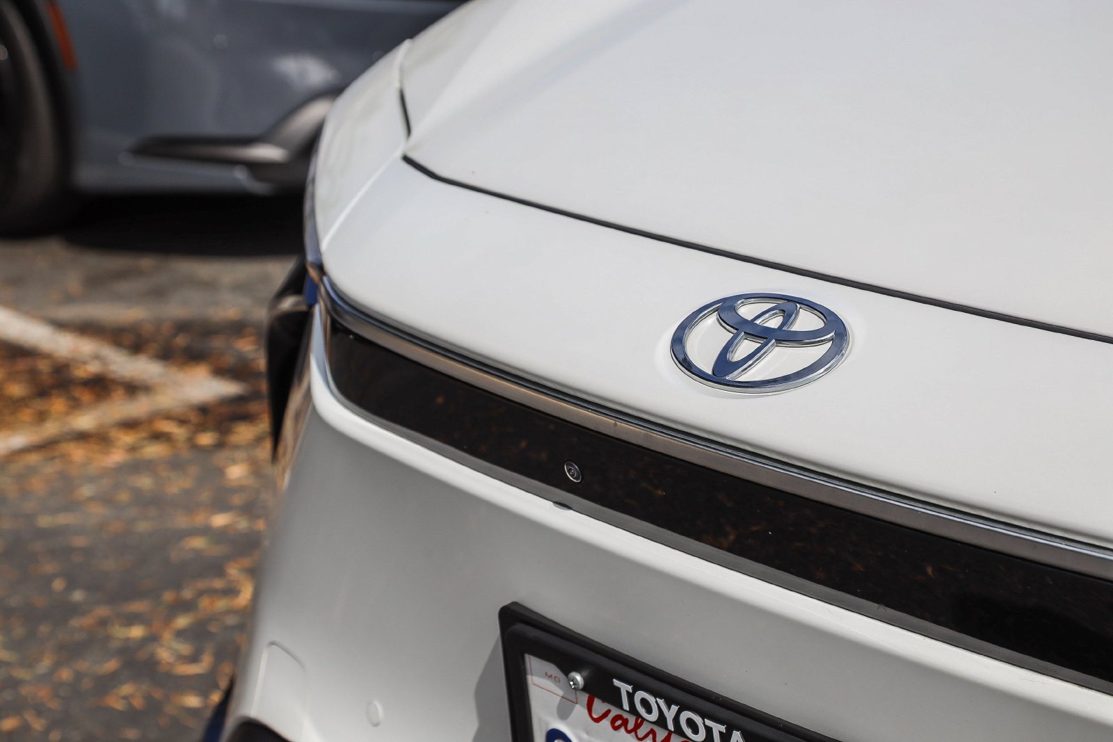 Certified Used 2023 Pearl Toyota Limited image 12
