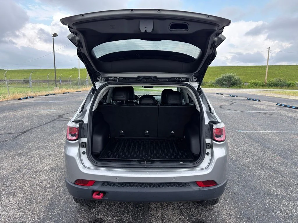 Used 2021 Silver Jeep Trailhawk image 15
