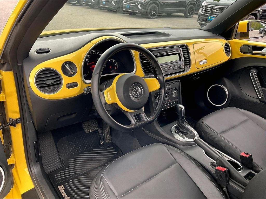 Used 2012 Saturn Yellow Volkswagen 2.5L image 8