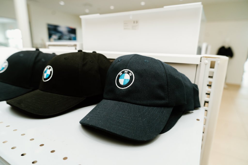 Used 2018 Black BMW 540i xDrive image 9