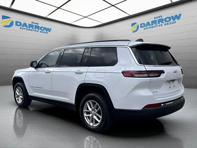 Used 2024 White Jeep Laredo image 3