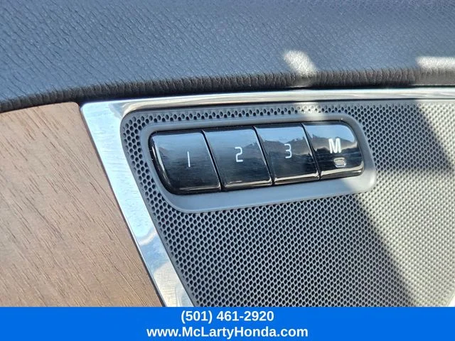 Used 2022 Crystal White Metallic Volvo T5 Momentum image 36