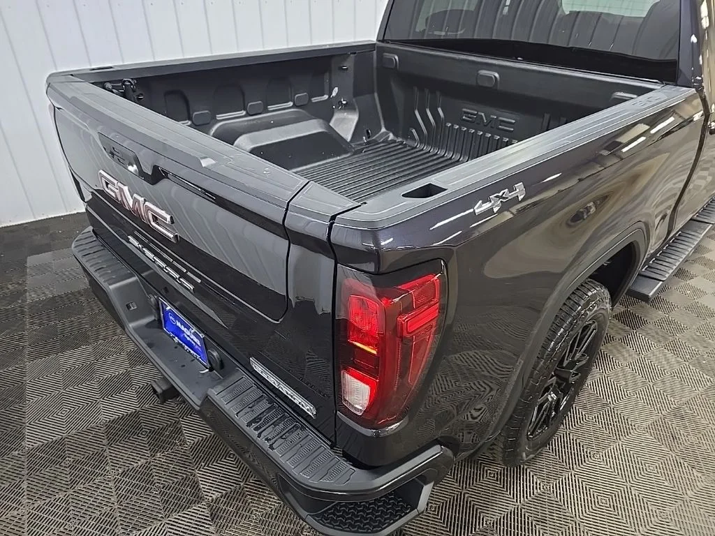 Used 2022 Silver GMC Elevation image 11