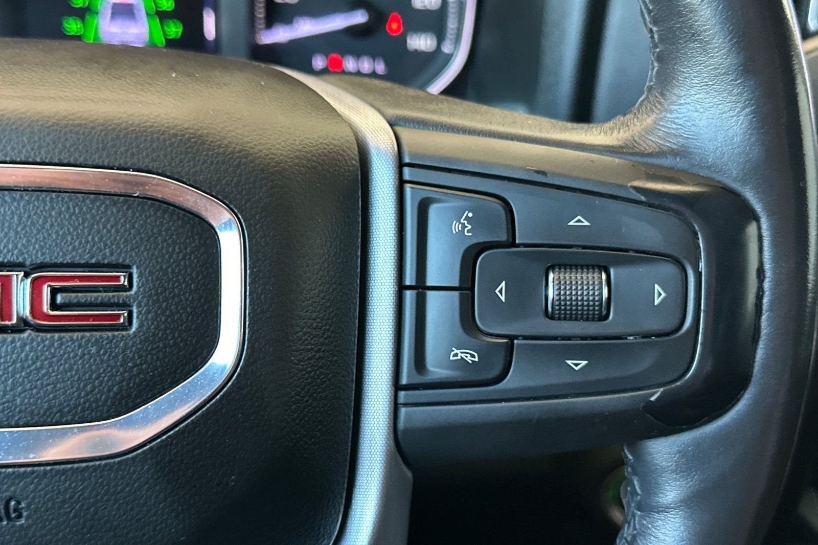 Used 2020 Black GMC Elevation image 25