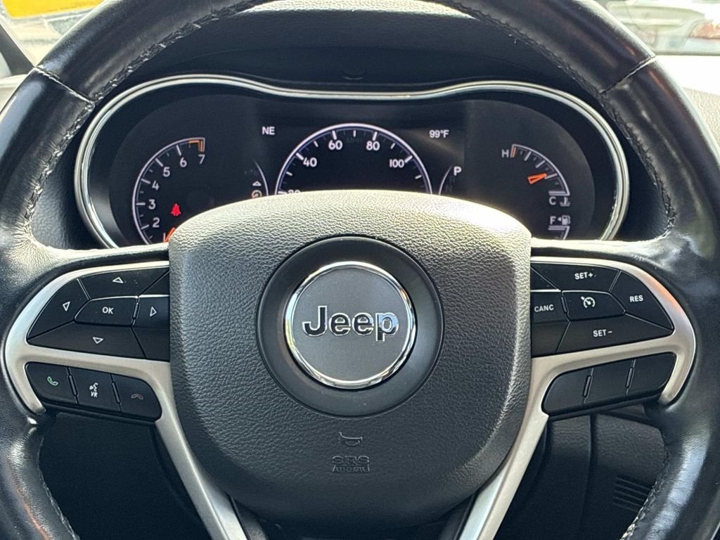 Used 2022 White Jeep Laredo X image 24