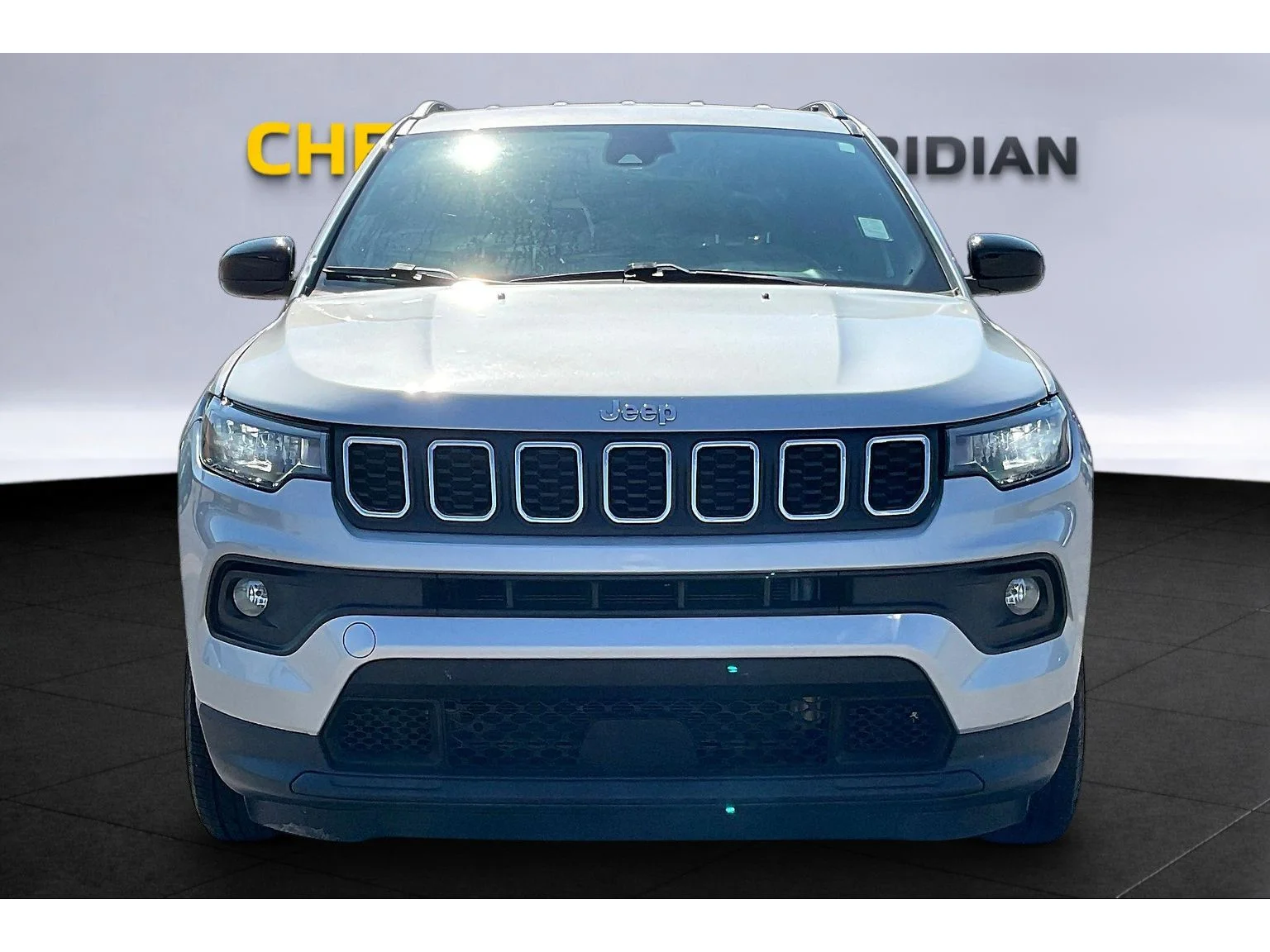 Used 2024 Silver Jeep Latitude image 3
