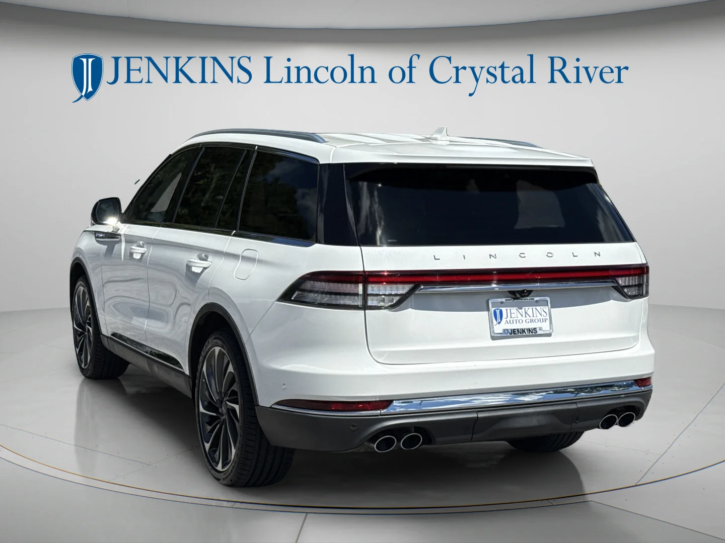 Used 2020 Pristine White Metallic Tri-Coat Lincoln Reserve image 7
