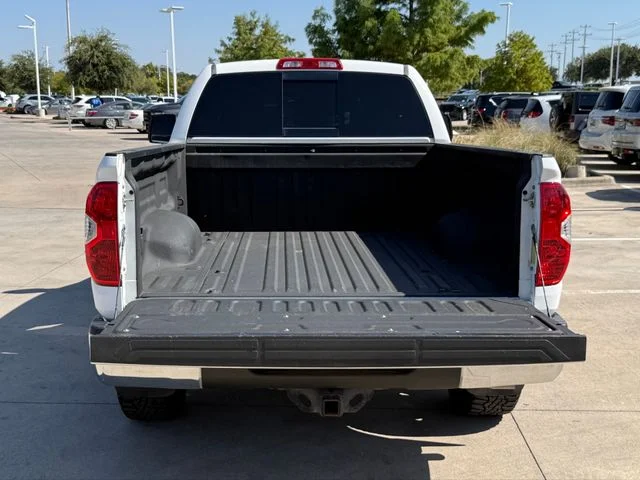 Used 2014 Super White Toyota SR5 image 30