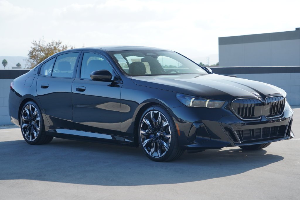 New 2027 Black Sapphire Metallic BMW 550e xDrive image 3