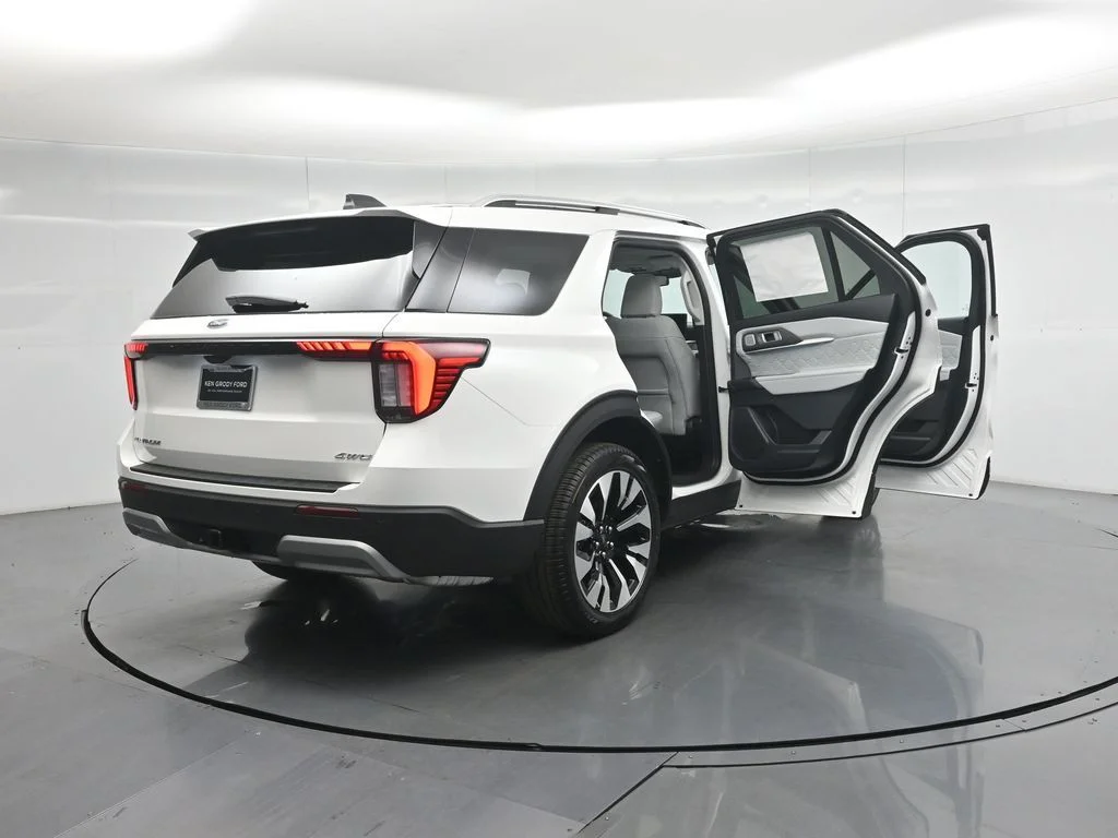 New 2026 White Ford Platinum image 4