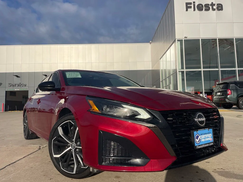 Used 2023 Red Nissan 2.5 SR image 1