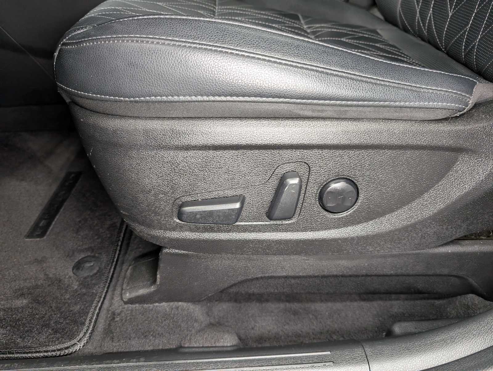 Used 2023 Everlasting Silver Kia EX X-Line image 41