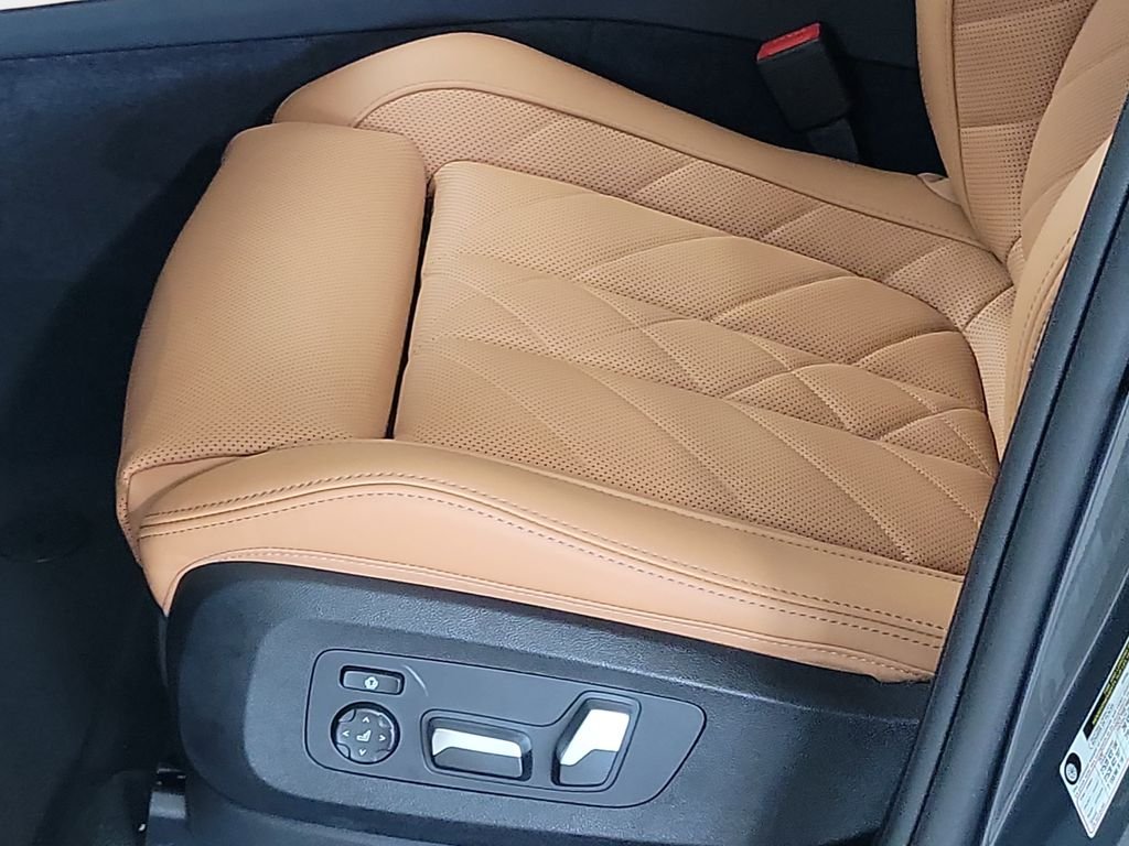 New 2026 Dravit Grey Metallic BMW sDrive40i image 15