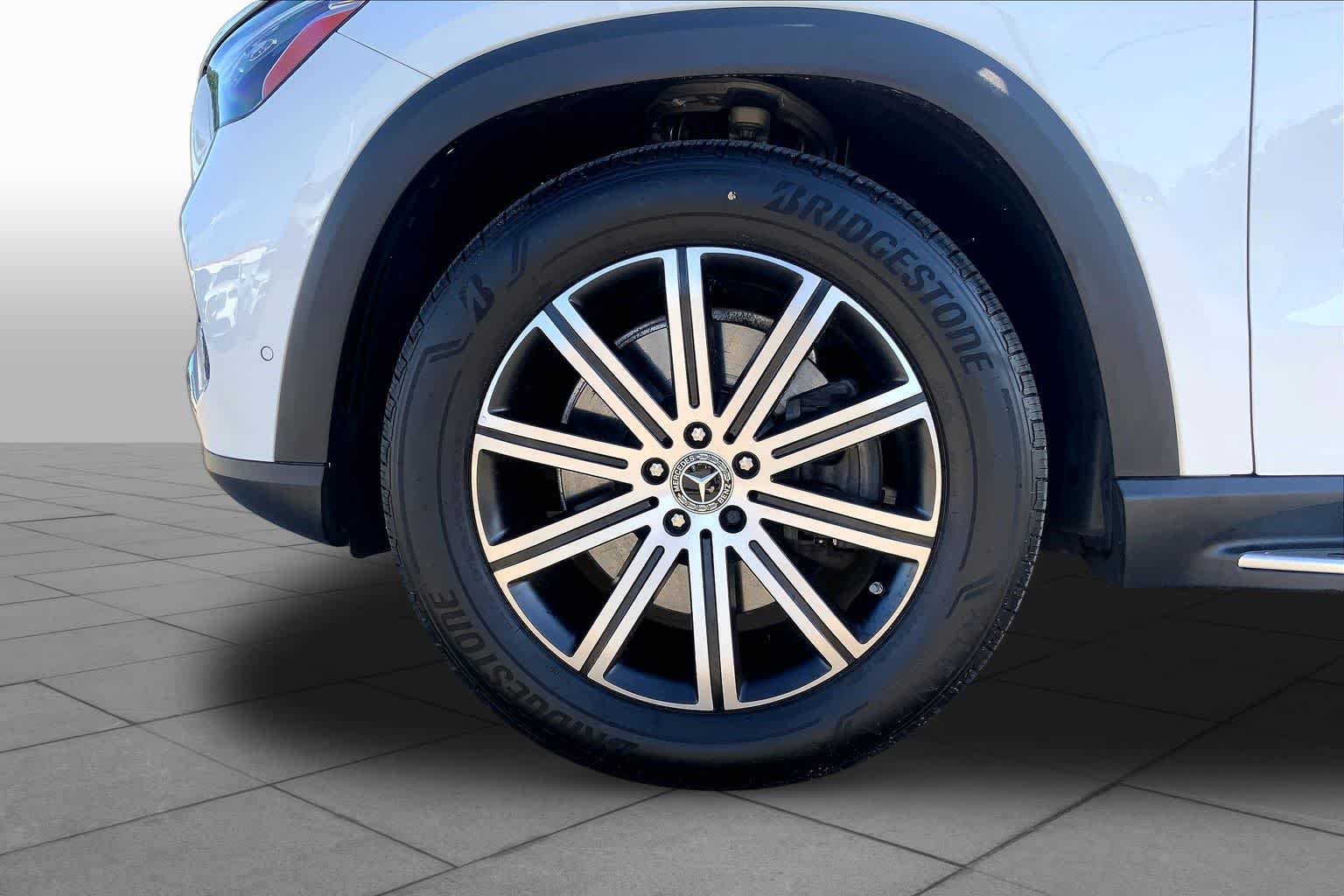Certified Used 2024 Polar White Mercedes-Benz GLE 450e Plug-In Hybrid image 11