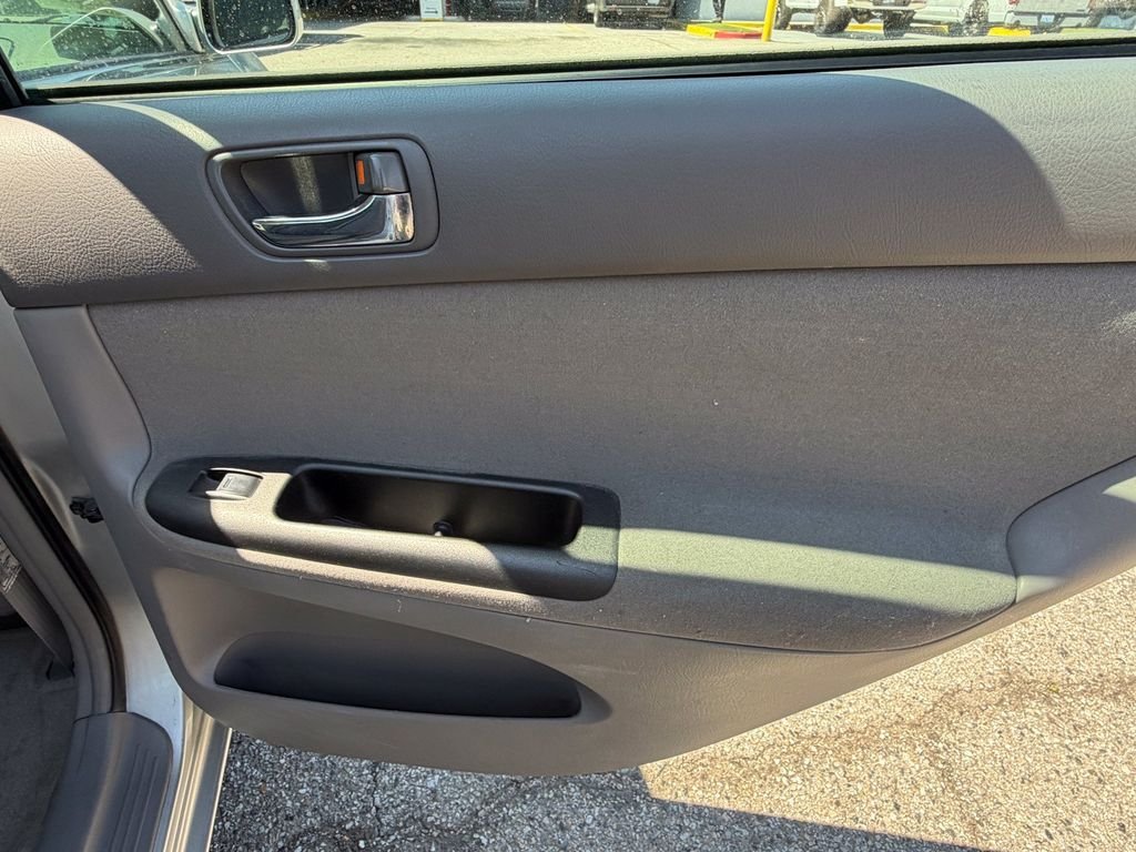 Used 2006  Toyota  image 13
