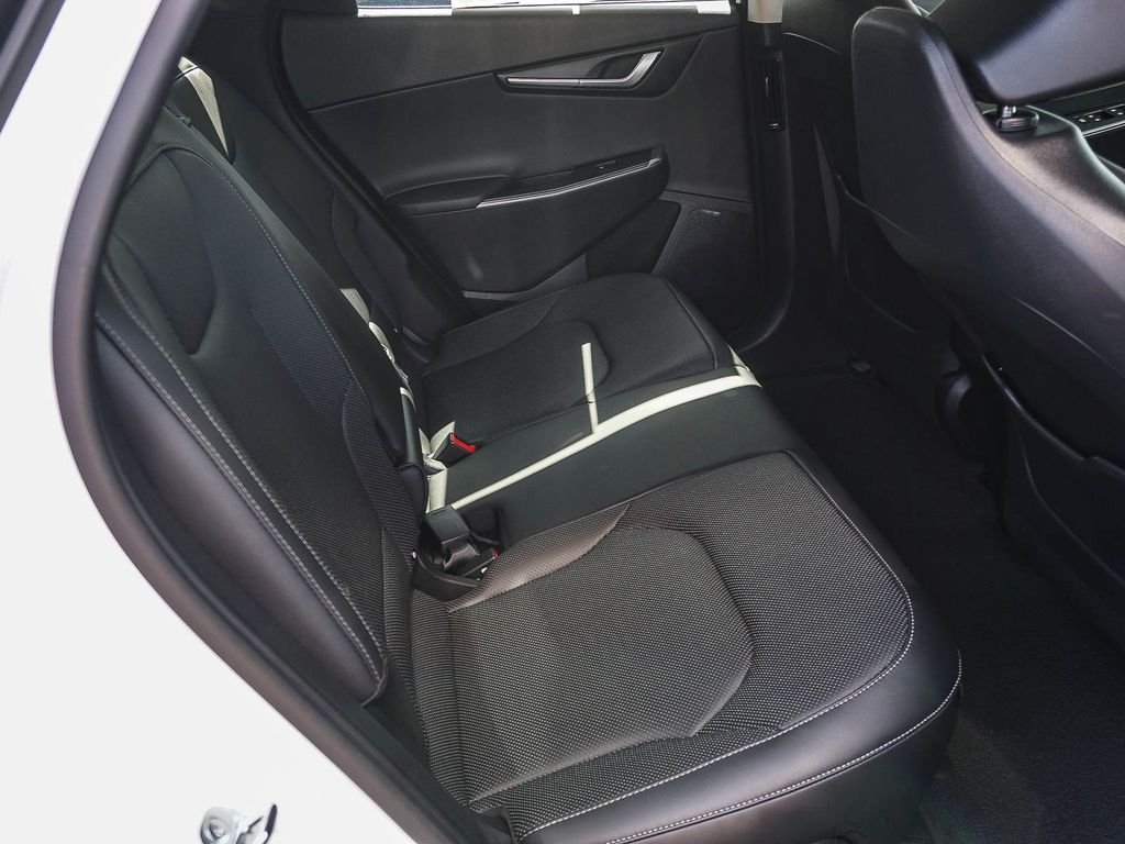 Used 2024 White Kia Wind image 14