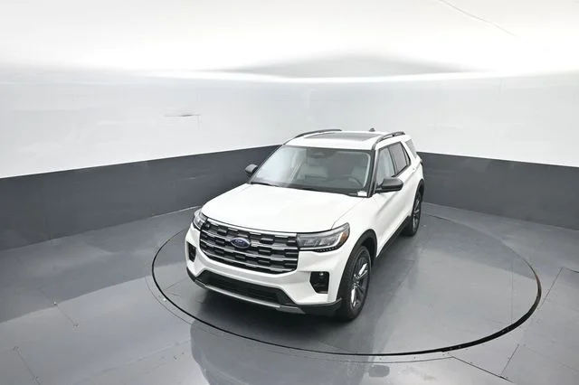 New 2026 Star White Metallic Tri-Coat Ford Active image 24