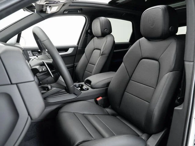 Certified Used 2025  Porsche  image 5