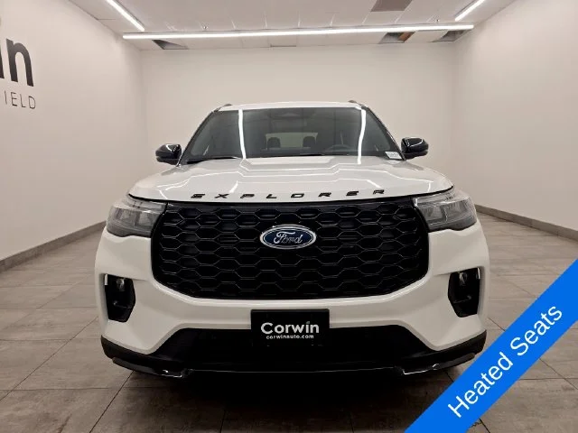 New 2026 Star White Metallic Tri-Coat Ford ST-Line image 7