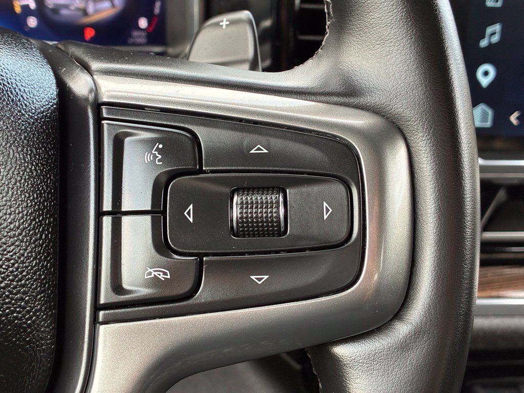 Used 2025 White Chevrolet LT image 22