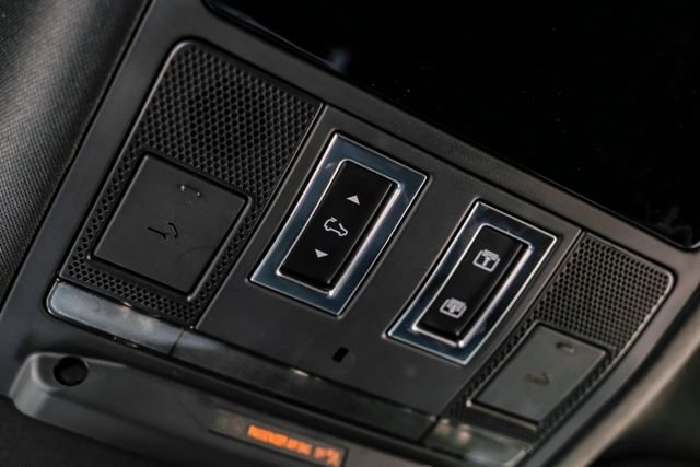 2025 Land Rover Defender X-Dynamic SE - Photo 32