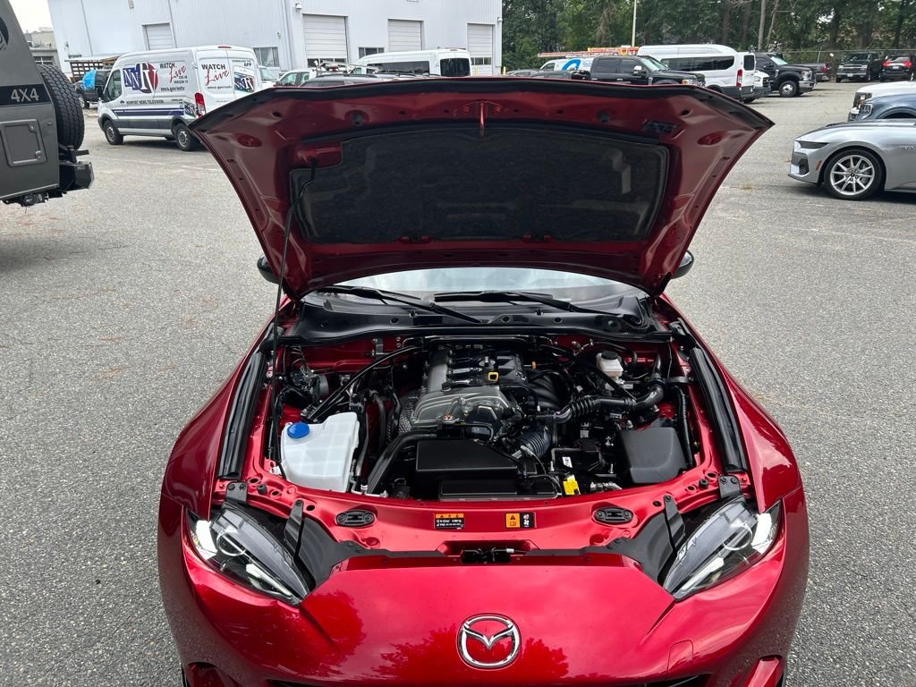 Used 2025 Red Mazda Club image 13