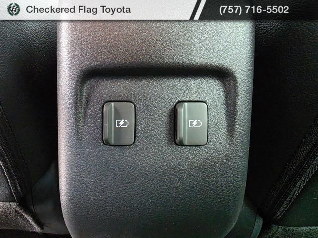 Used 2024 Aspen White Tricoat/Super Black Nissan SR image 39