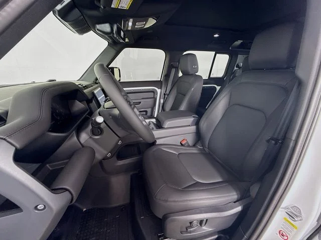 Used 2025 White Land Rover S image 11