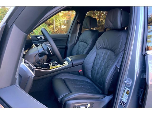Used 2026 Skyscraper Grey Metallic BMW xDrive40i image 9