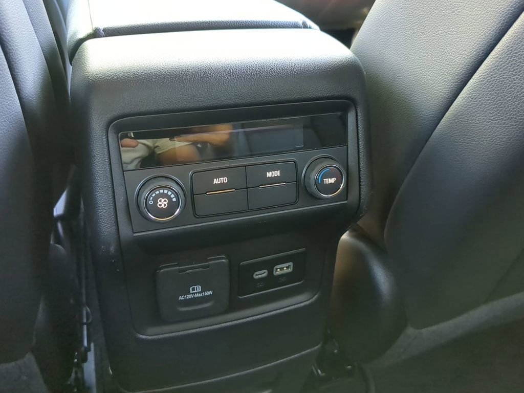 2023 GMC Acadia SLT - Photo 17