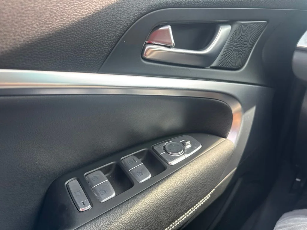 2025 GENESIS G70 Standard - Photo 27