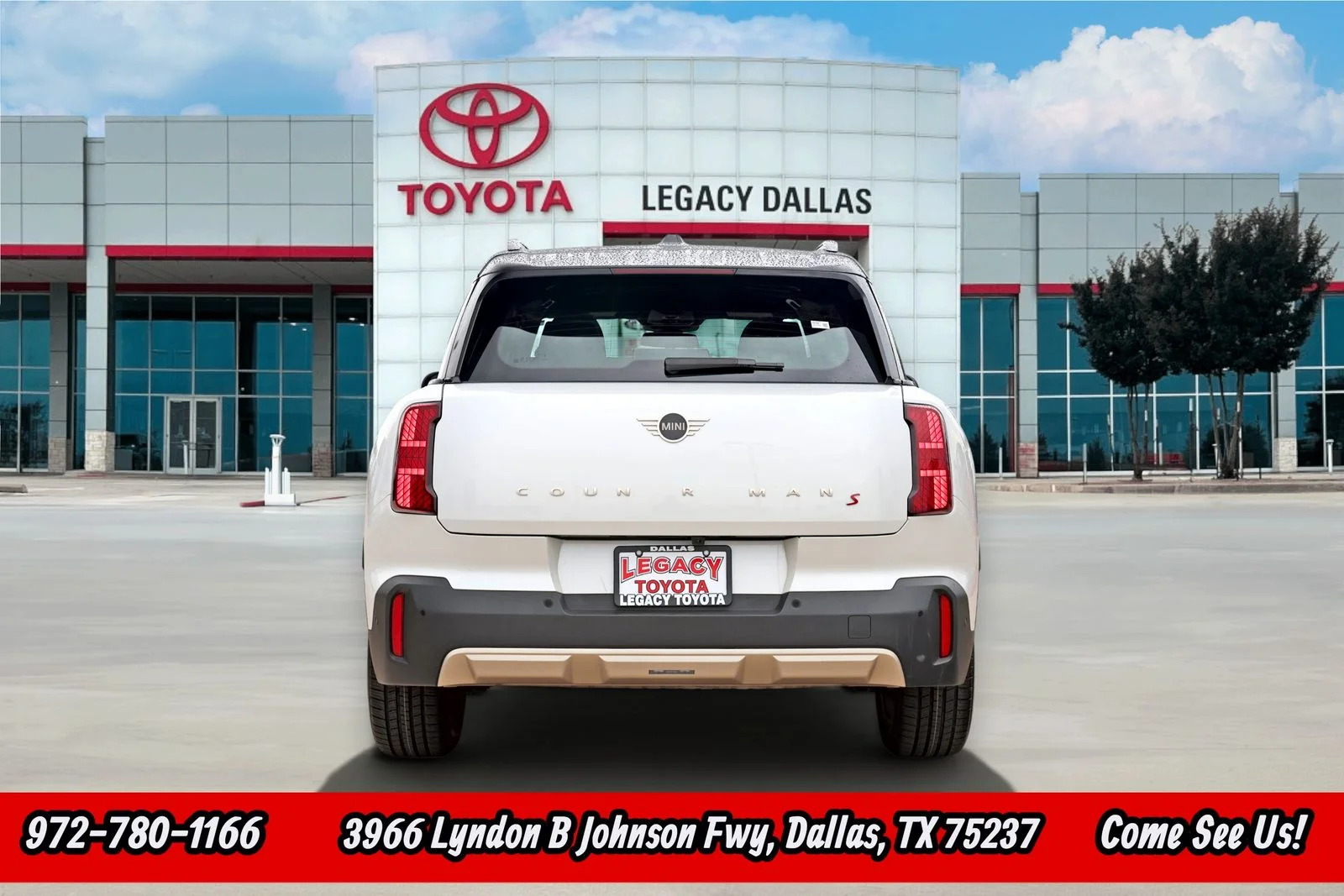 Used 2025 White MINI Signature Plus image 8