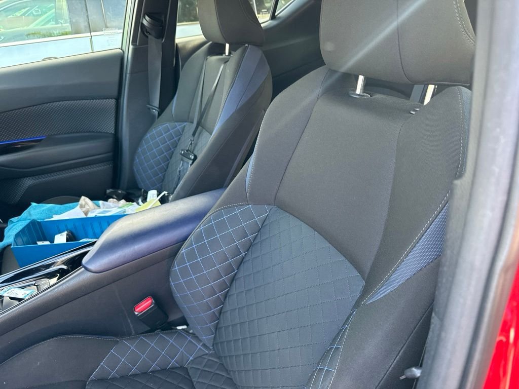 2020 Toyota C-HR XLE - Photo 6