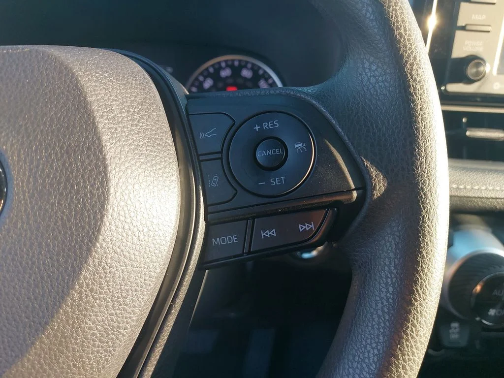 Used 2021 White Toyota XLE image 17