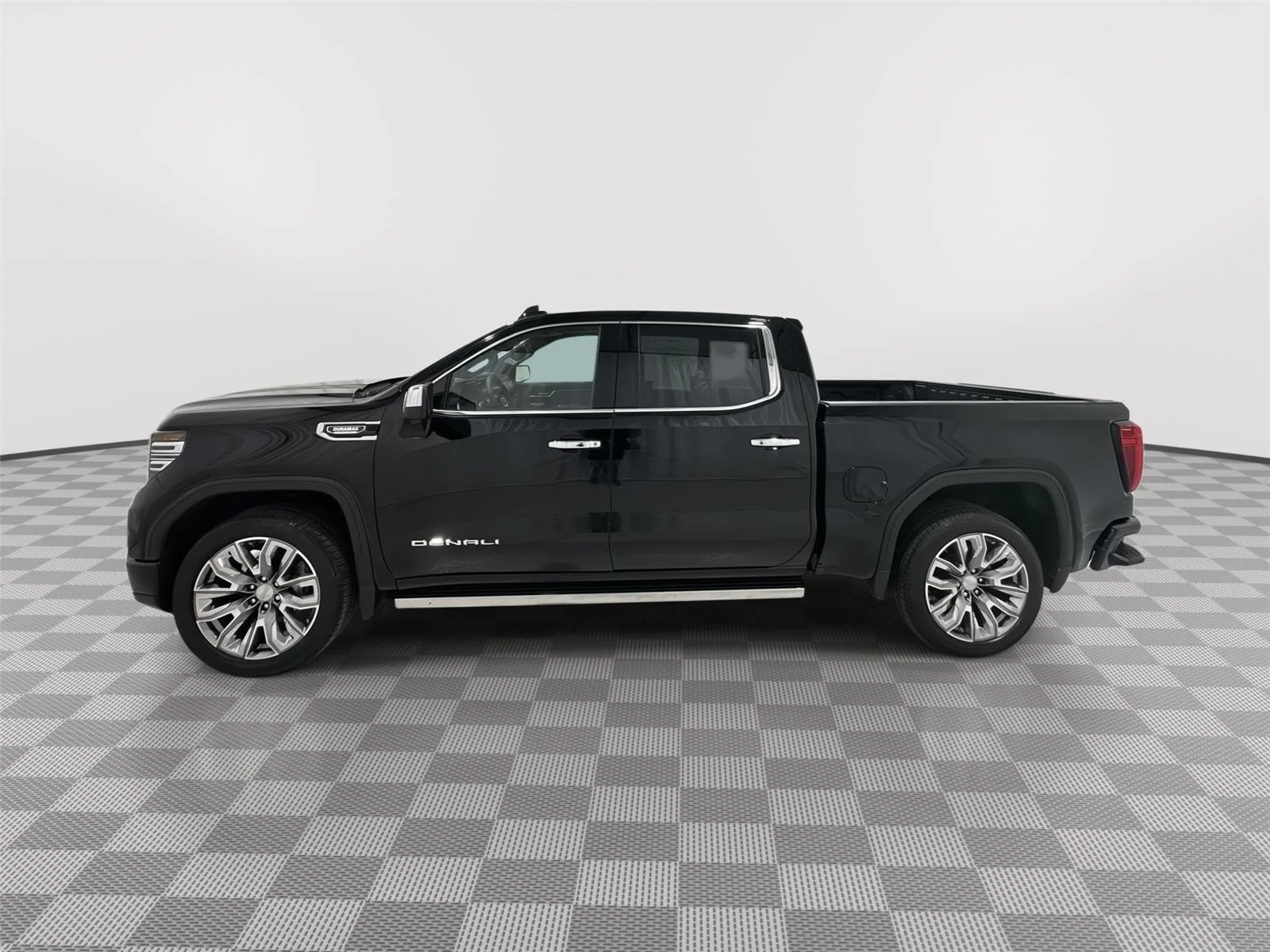 Used 2025 GMC Sierra 1500 Denali with VIN 3GTUUGE80SG264959 for sale in Alexandria, Minnesota